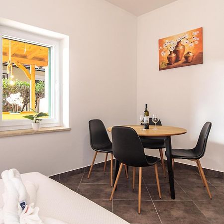 Apartments Tm Крк Екстер'єр фото