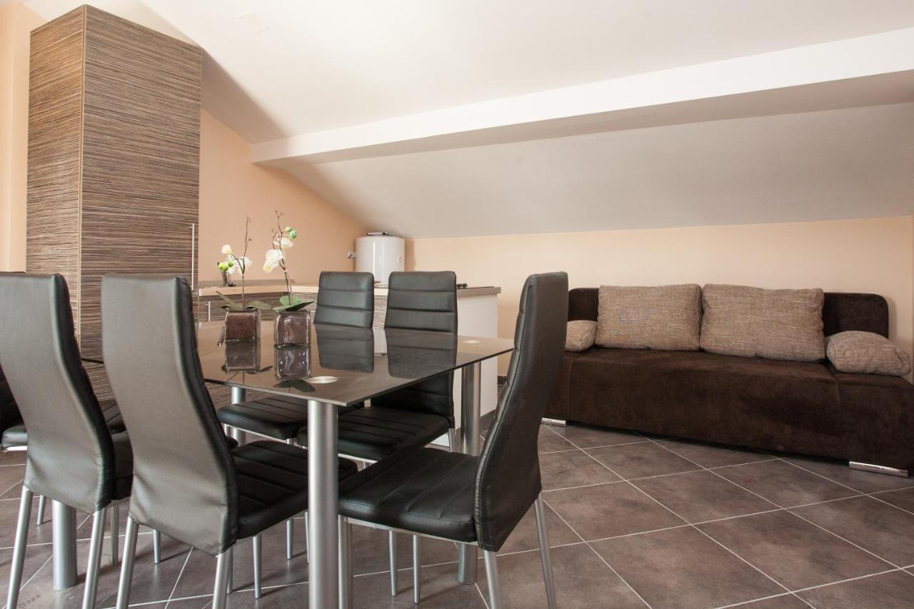 Apartments Tm Крк Екстер'єр фото