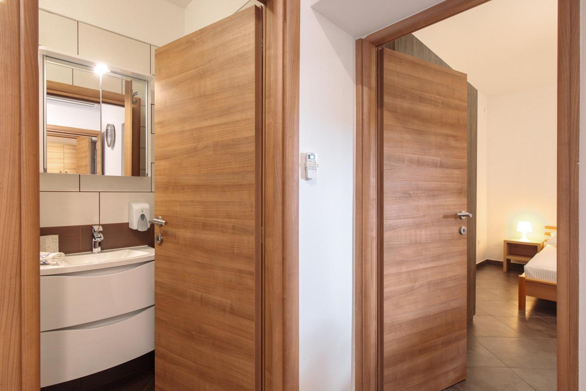 Apartments Tm Крк Екстер'єр фото