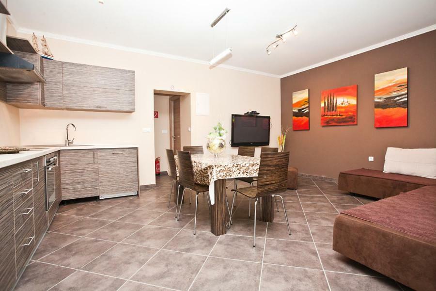 Apartments Tm Крк Екстер'єр фото