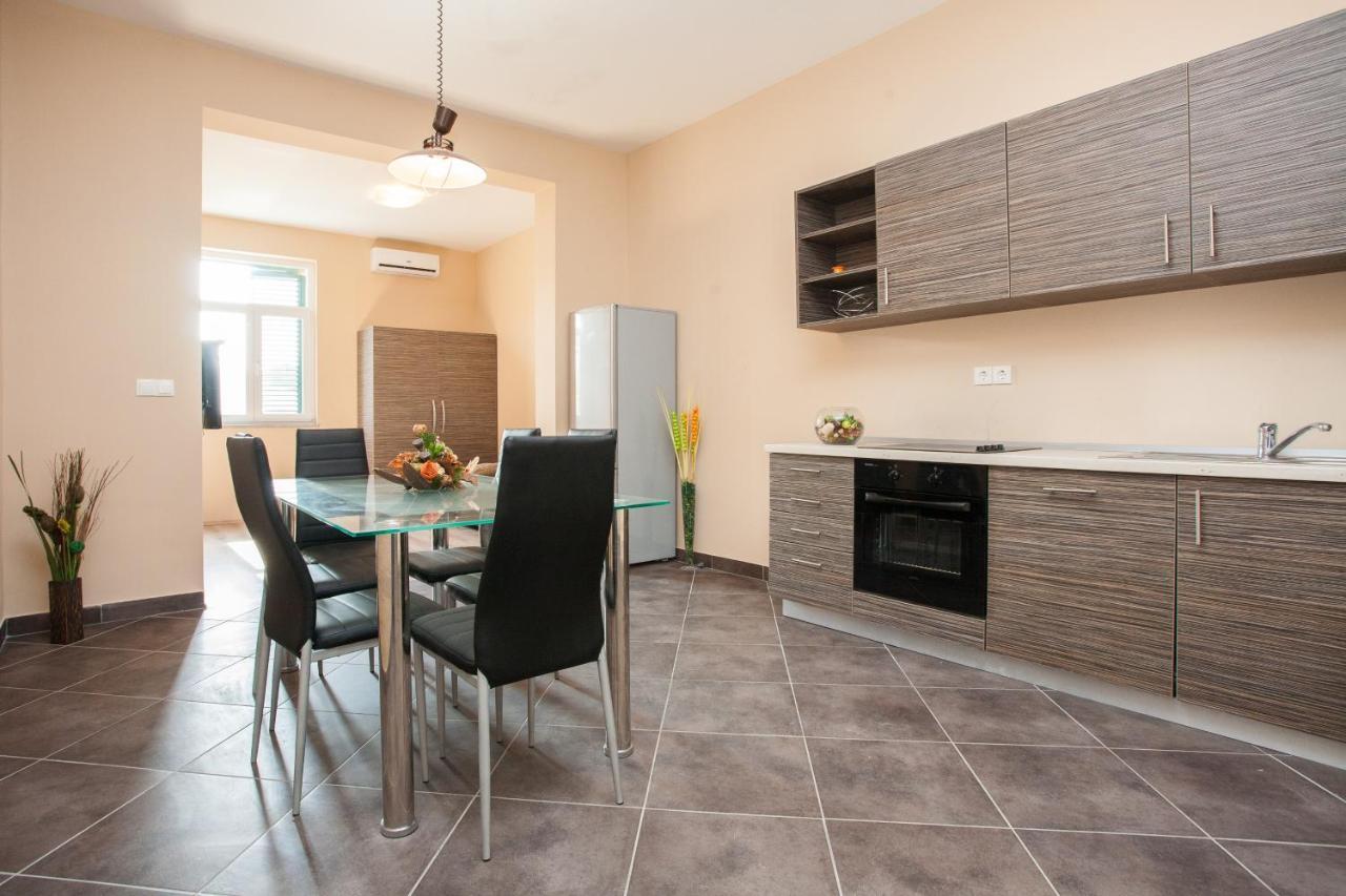 Apartments Tm Крк Екстер'єр фото